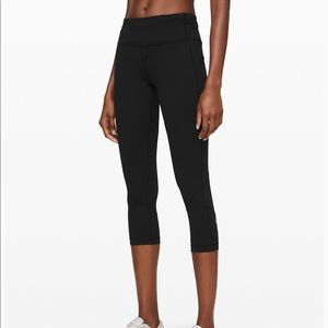Lululemon  pace rival crop